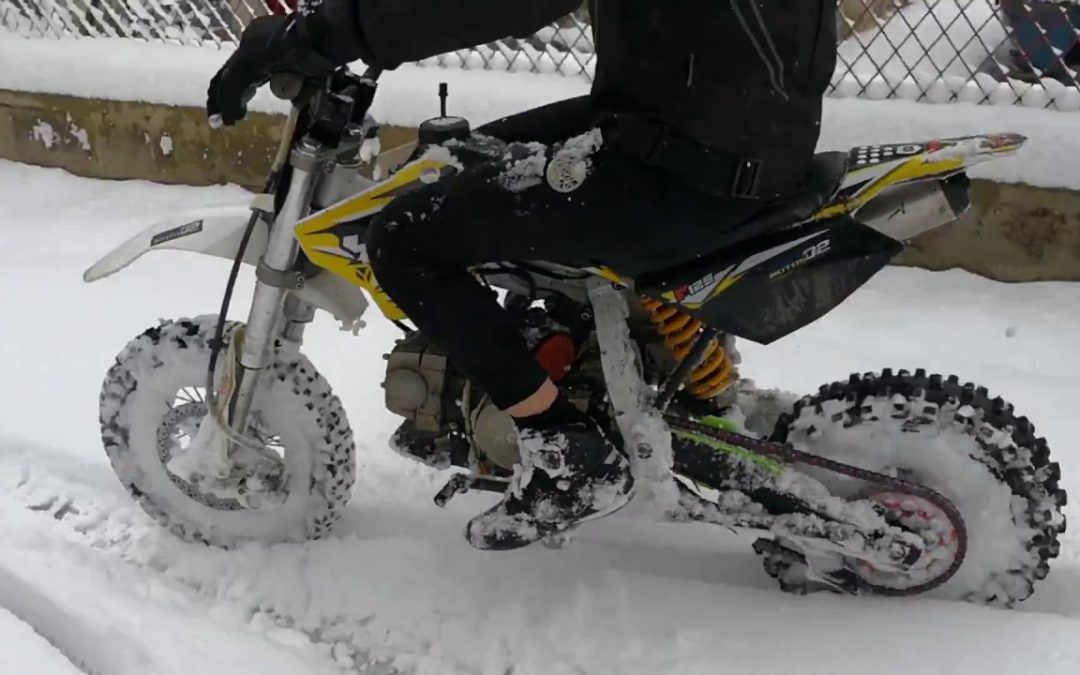 YCF 125 sous la neige