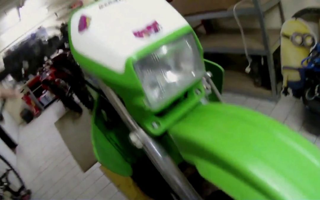 Tuto | Comment remonter la roue avant de ma moto ?