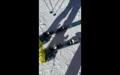 Chausser et déchausser ses skis.